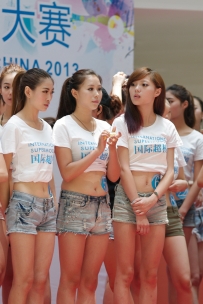8月18日2013国际超模中国区·星模界大赛直选赛拍摄活动花絮